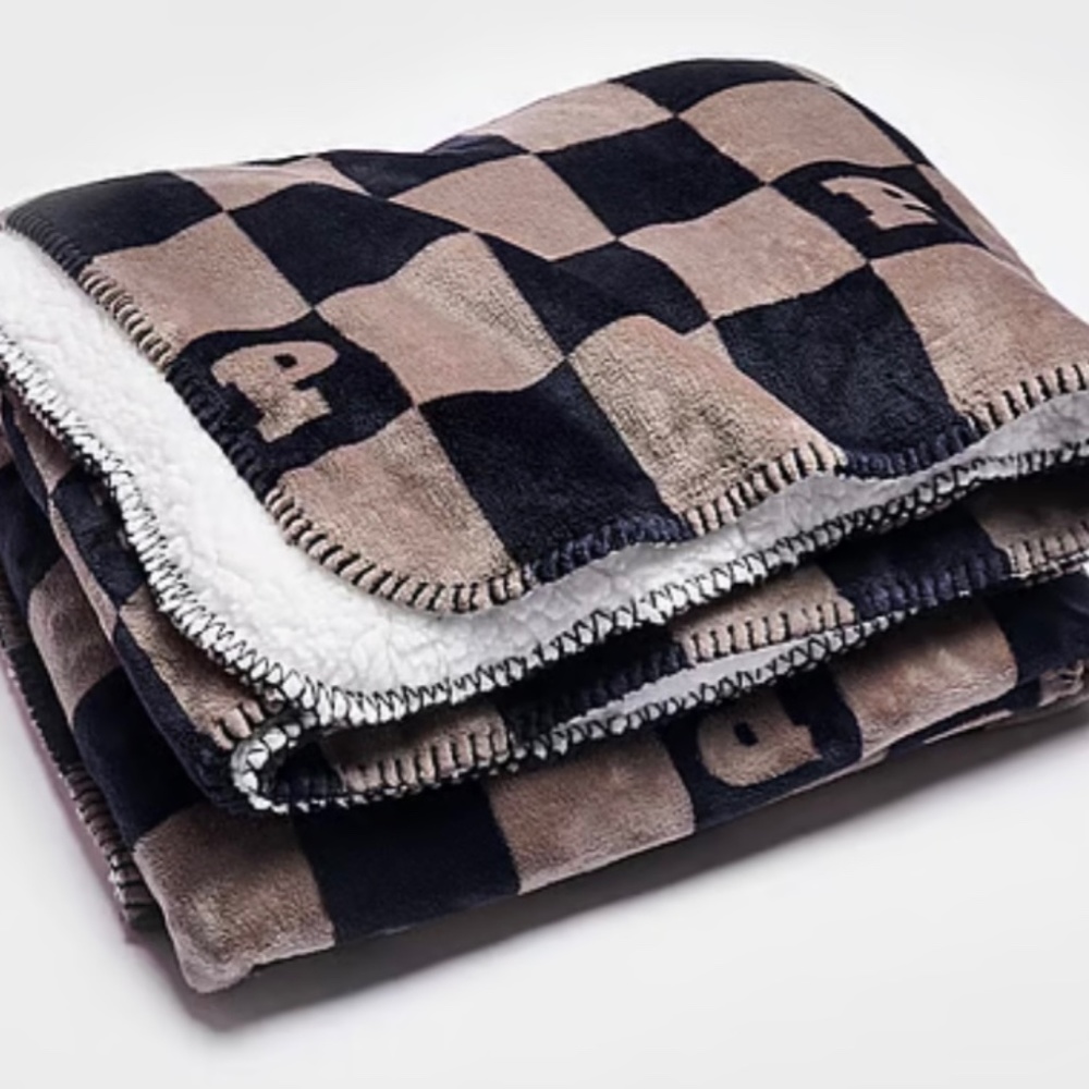 Victoria’s Secret blanket NWT
